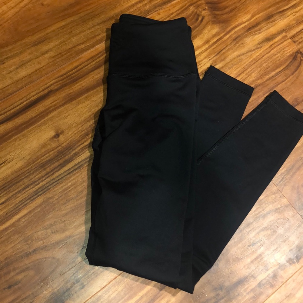 Black athletic leggings